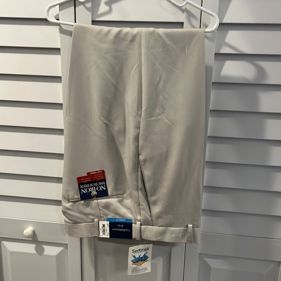 Men’s pants. - Picture 1 of 4